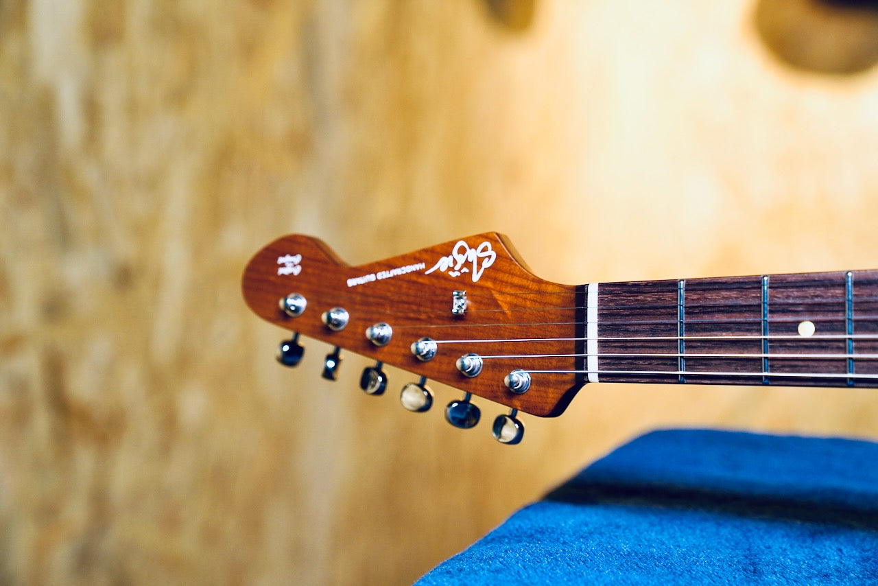 Shijie - STE-V Custom HSS - Vintage White - Headstock