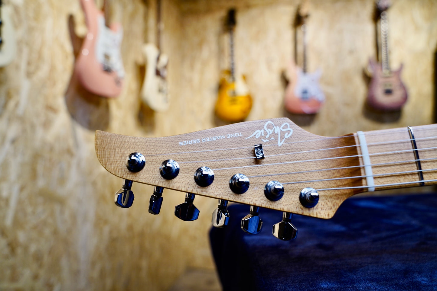 Shijie TM 5 - Headstock 1