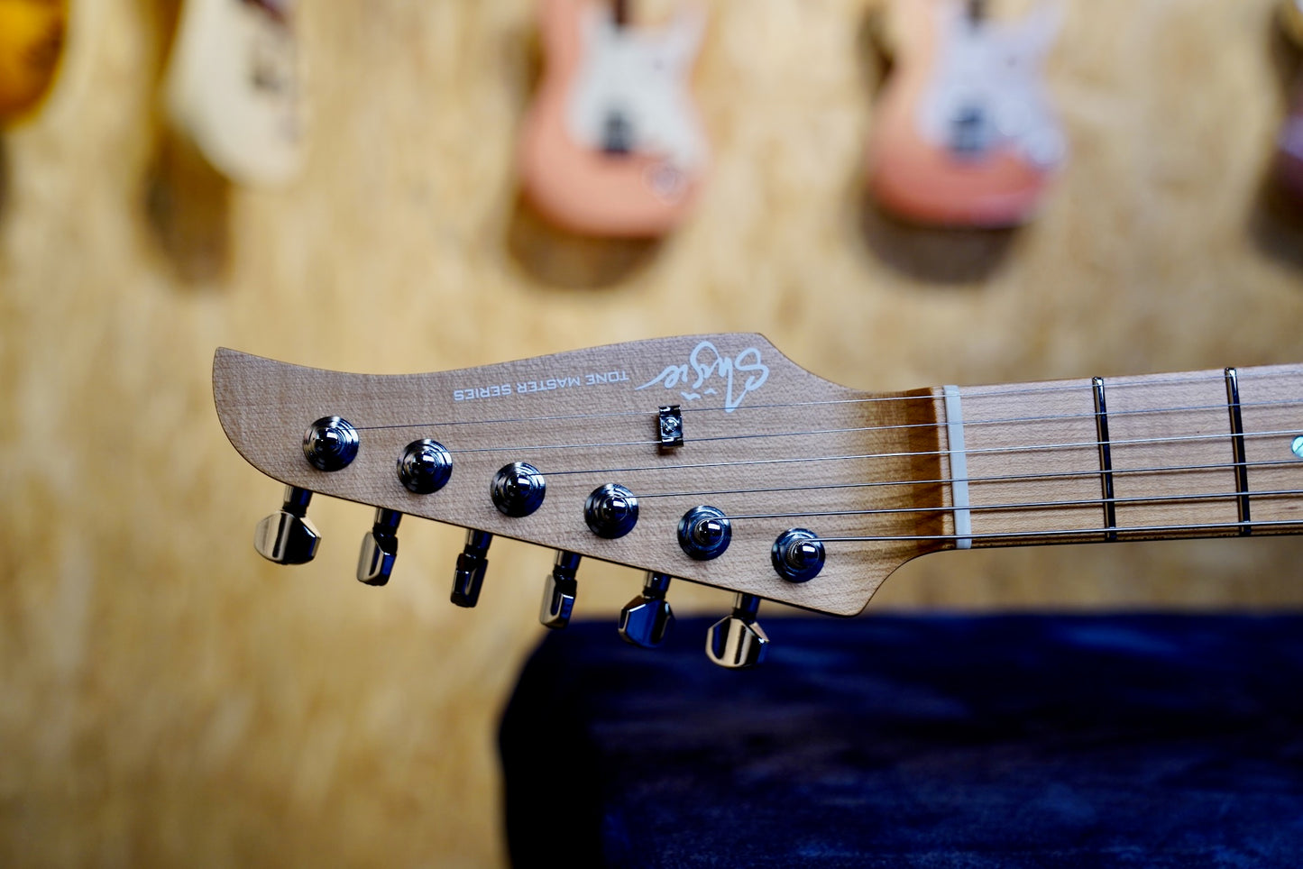 Shijie TM 5 - Headstock 1