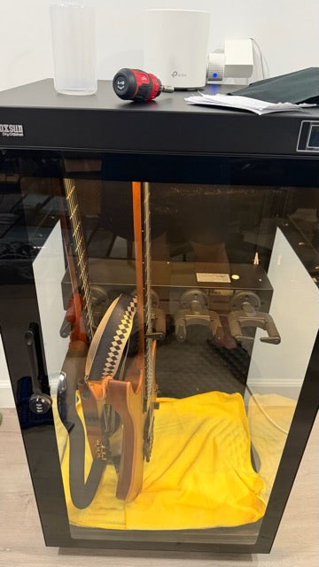 CDD-188 - Headless guitar from LA USA