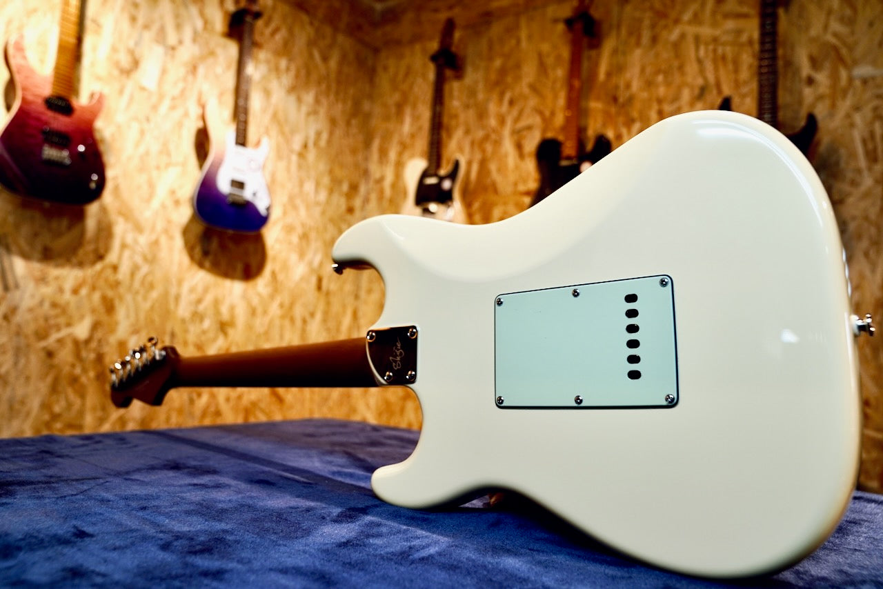 STE-Custom Vintage White - Full Body Back