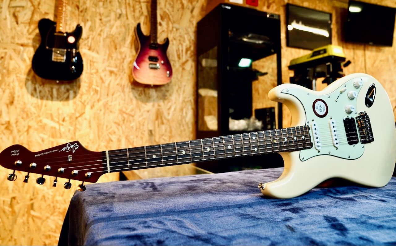 STE-Custom Vintage White - Full Body