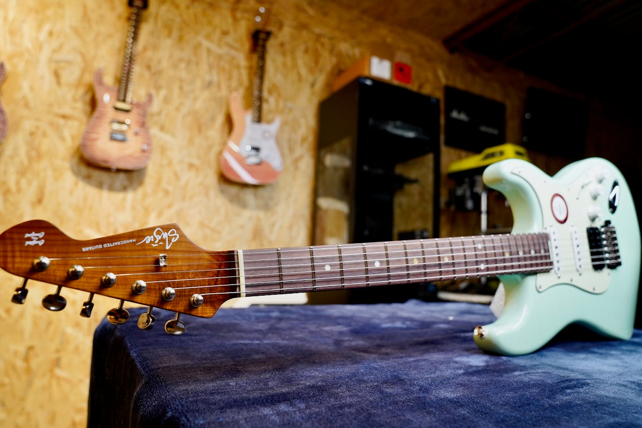 Shijie - STE-V CUSTOM Daphne Blue - Headstock 2