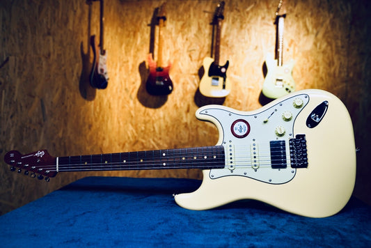 Shijie - STE-V Custom HSS - Vintage White - Full Guitar