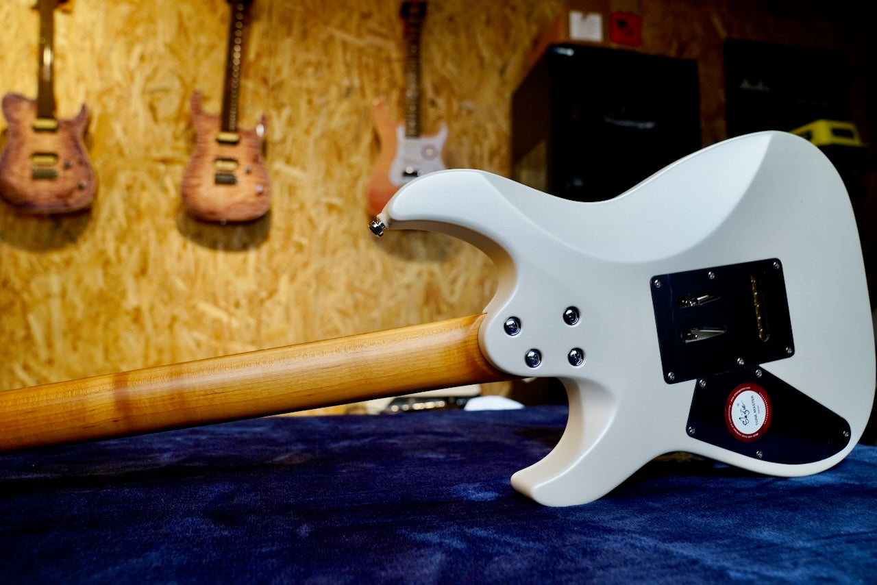 Shijie TM5 - Sand White - Full Body Back 